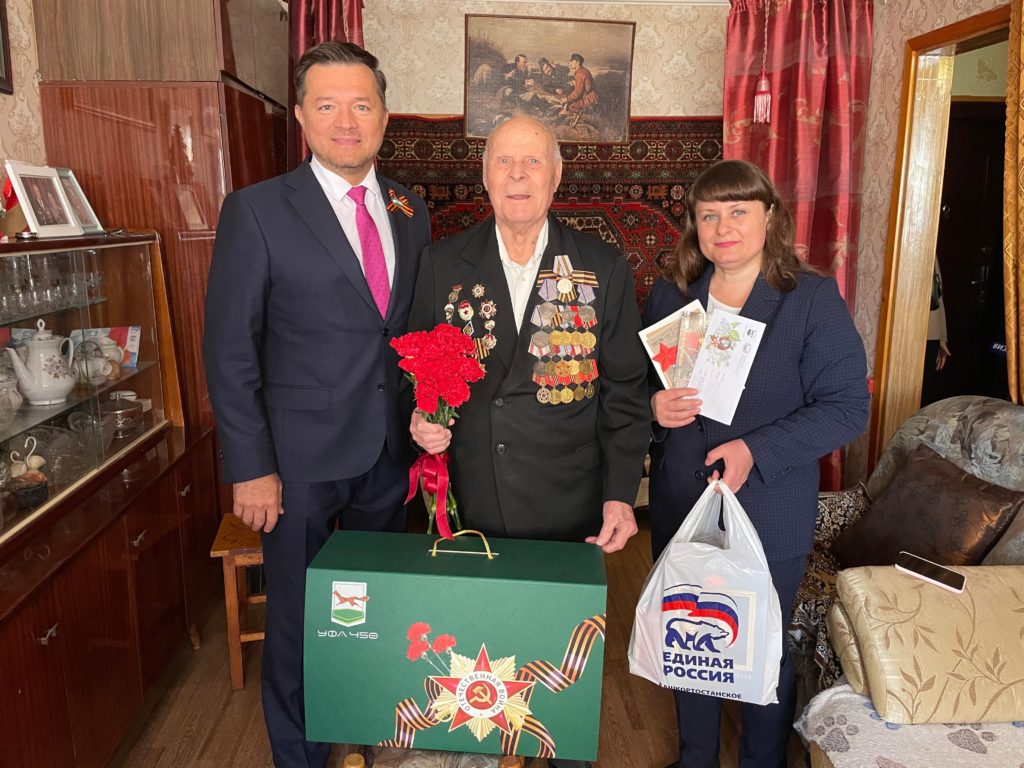 Айдар Зубаиров поздравил ветеранов Великой Отечественной войны с Днём Победы